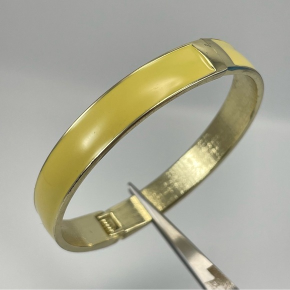Bangle Bracelet Gold Tone Yellow Enamel Hinged Clamper Boho Statement - Picture 1 of 6